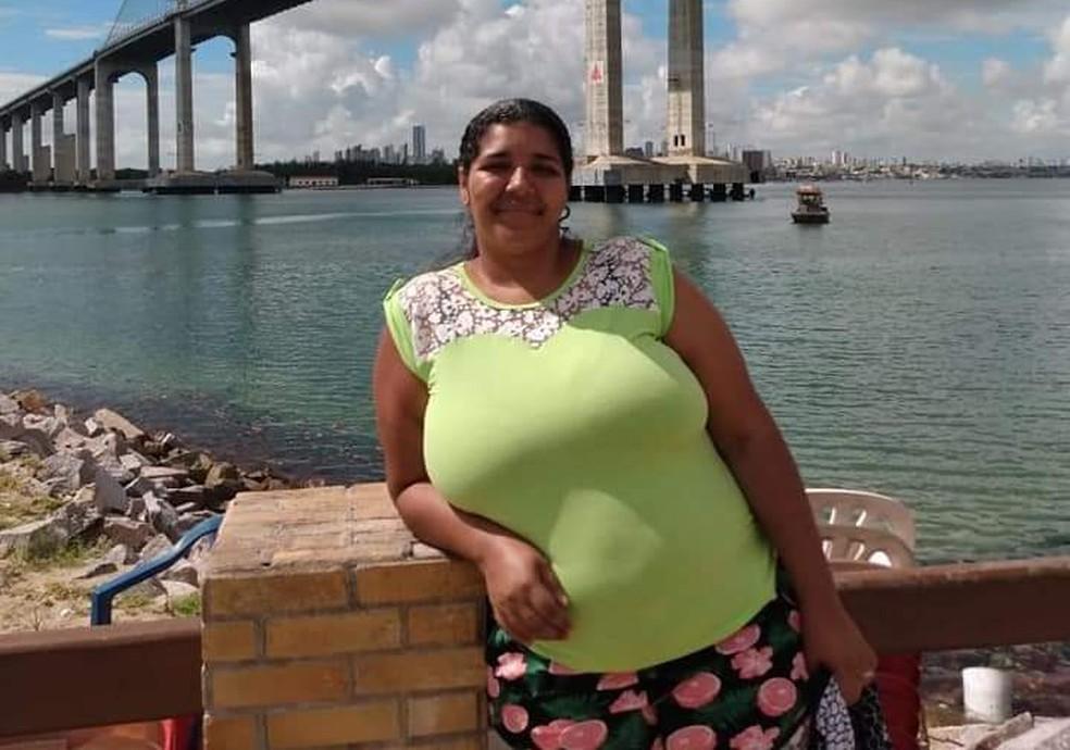 Mulher é assassinada a tiros dentro de casa na Zona Oeste de Natal