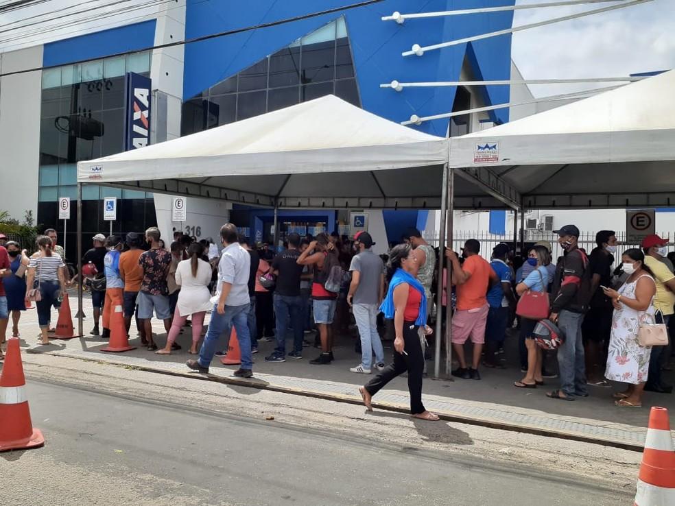 Agência da Caixa na Grande Natal volta a registrar filas para saque de auxílio emergencial