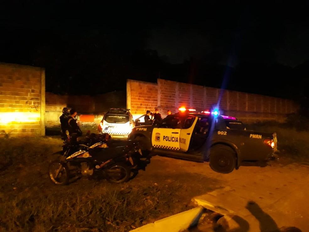 Assaltantes roubam motorista por aplicativo, são rastreados e presos pela PM em Natal