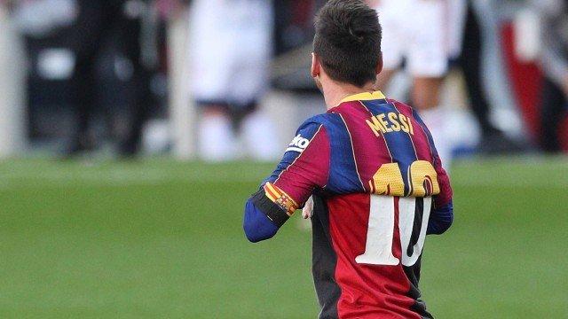 Barcelona pode ser multado por homenagem de Messi a Maradona