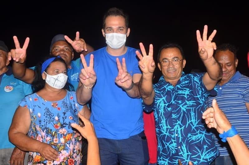 CANDIDATO A PREFEITO VAL JUNTAMENTE COM SEUS CANDIDATOS, PARTICIPARAM DE ARRASTÃO SEGUIDO DE COMÍCIO EM CARNAÚBA, NO ÚLTIMO SÁBADO (07)