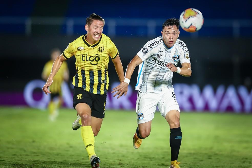 Dos toques curtos à velocidade, Grêmio se molda ao jogo para abrir vantagem na Libertadores