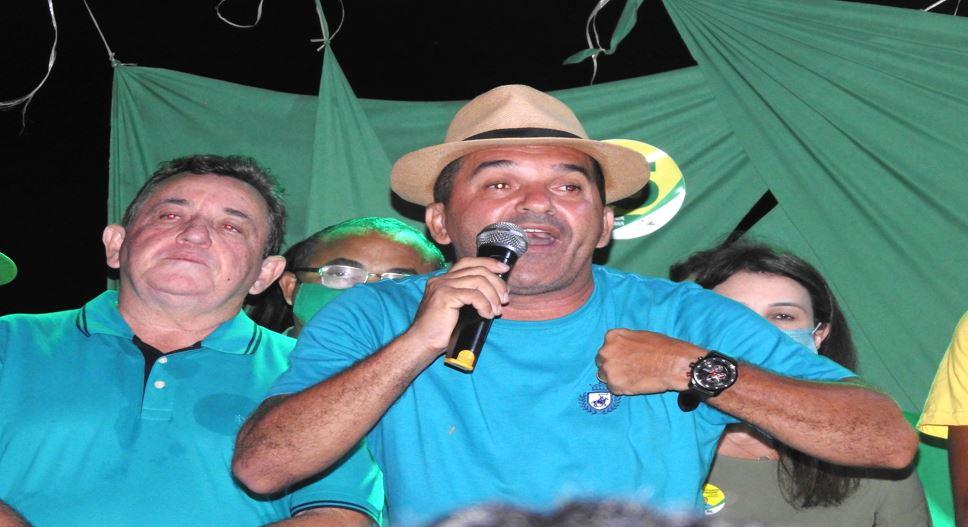 EM DISCURSO; CANDIDATO A VEREADOR JUSCELINO RÉGIS FALA DE ADESÕES E QUE NÃO TEM AMBIÇÃO PELO PODER