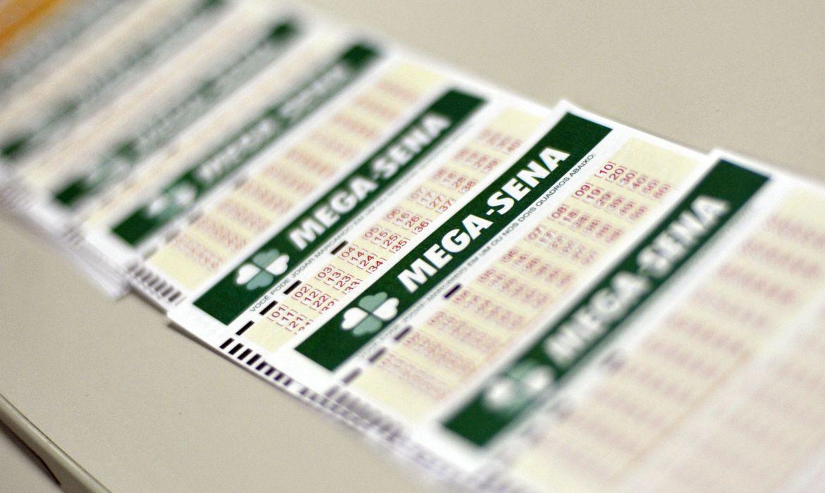 Mega-Sena pode pagar R$ 27 milhões em sorteio neste sábado