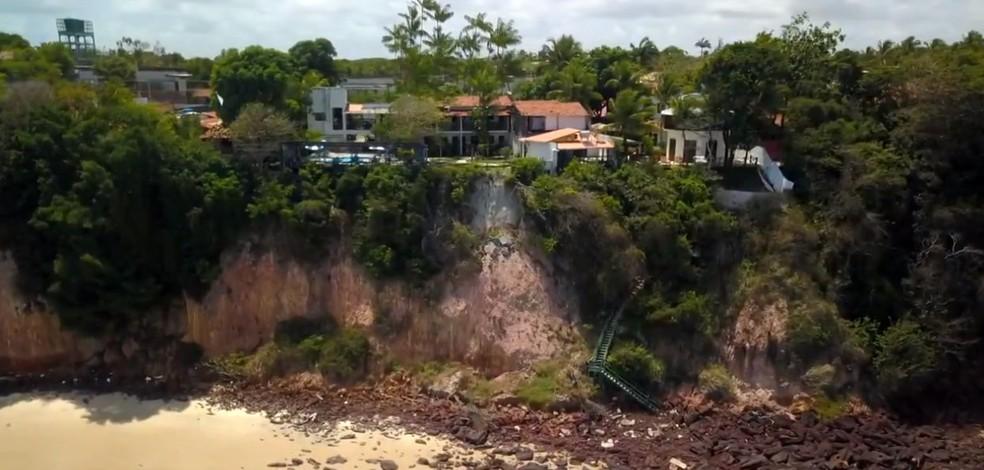 Prefeitura decide manter faixa de areia e estabelecimentos interditados até conclusão de estudo sobre falésias em Pipa