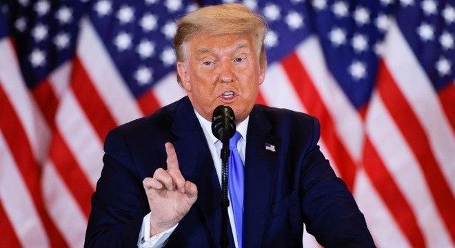 Trump critica agência e Pfizer por não anunciarem vacina antes das eleições