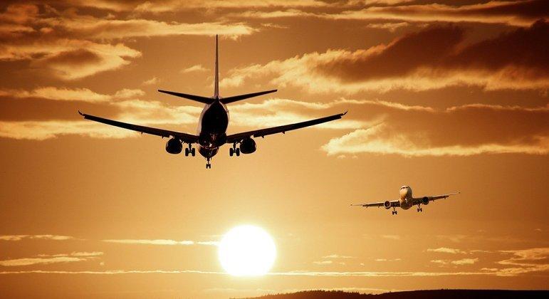 Aéreas pedem redução de restrições para transportar vacinas