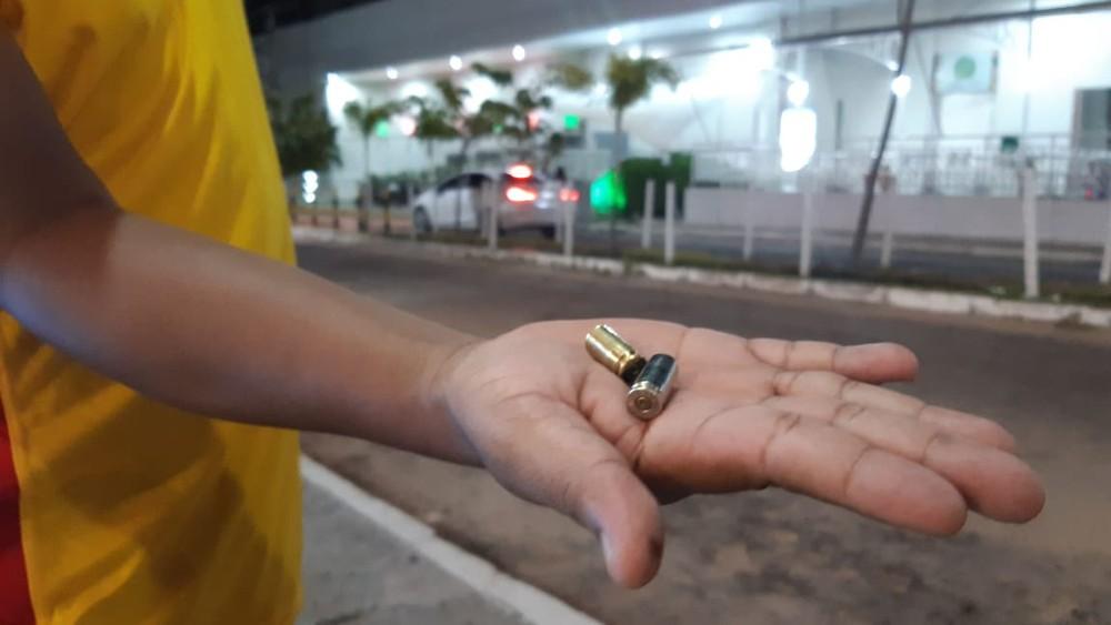 Assaltantes trocam tiros com policiais e shopping fecha portas durante perseguição na Zona Sul de Natal