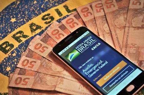Caixa deposita auxílio emergencial a 3,5 milhões nascidos em setembro