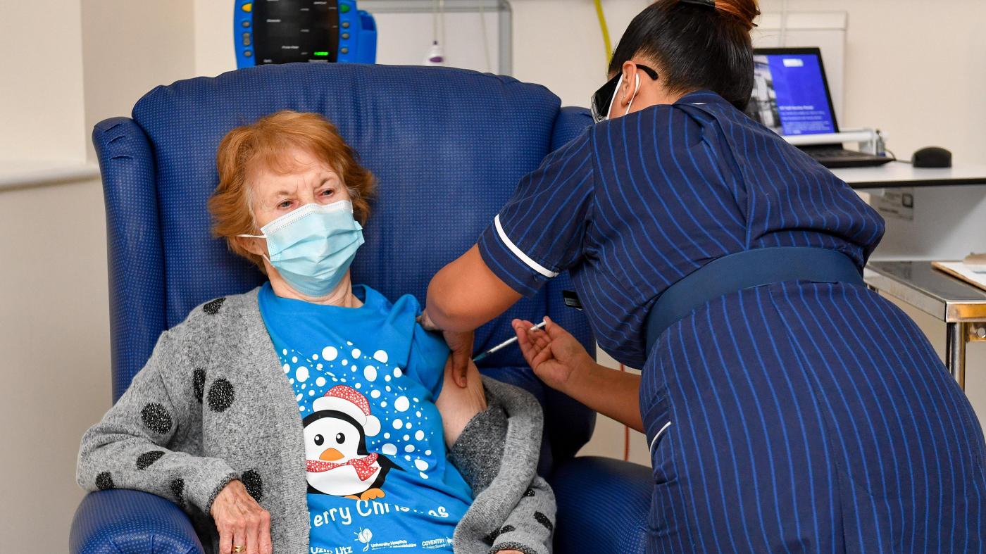 Idosa de 90 anos é a primeira vacinada contra Covid-19 no Reino Unido
