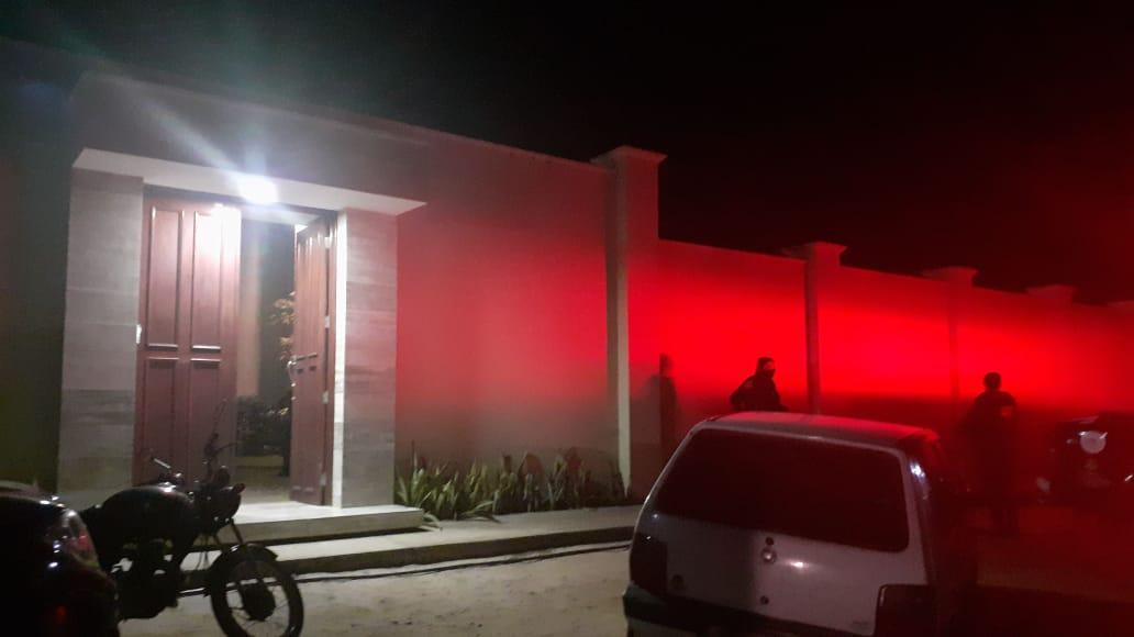 Prefeita de Tururu tem casa invadida e é amarrada a familiares durante assalto