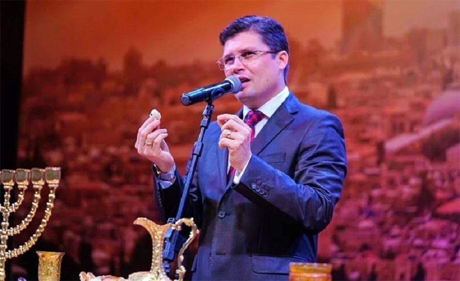 VÍDEO: PASTOR AFIRMA QUE VACINA CORONAVAC PROVOCA CÂNCER E ‘TEM HIV DENTRO DELA’