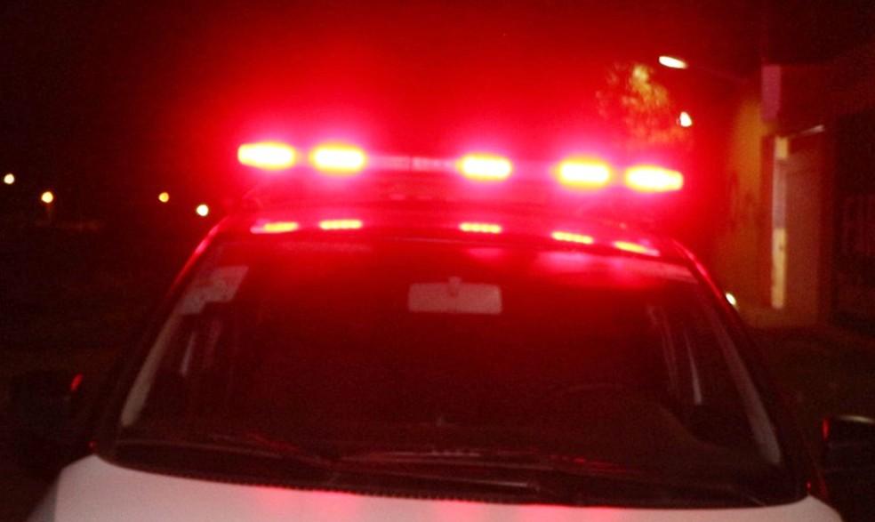 Assaltantes roubam arma e carro de policial militar em Natal
