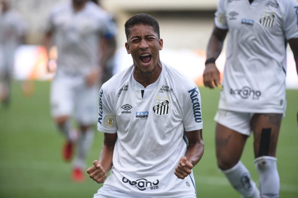 Bruno Marques sai da várzea para o Santos e vibra: 