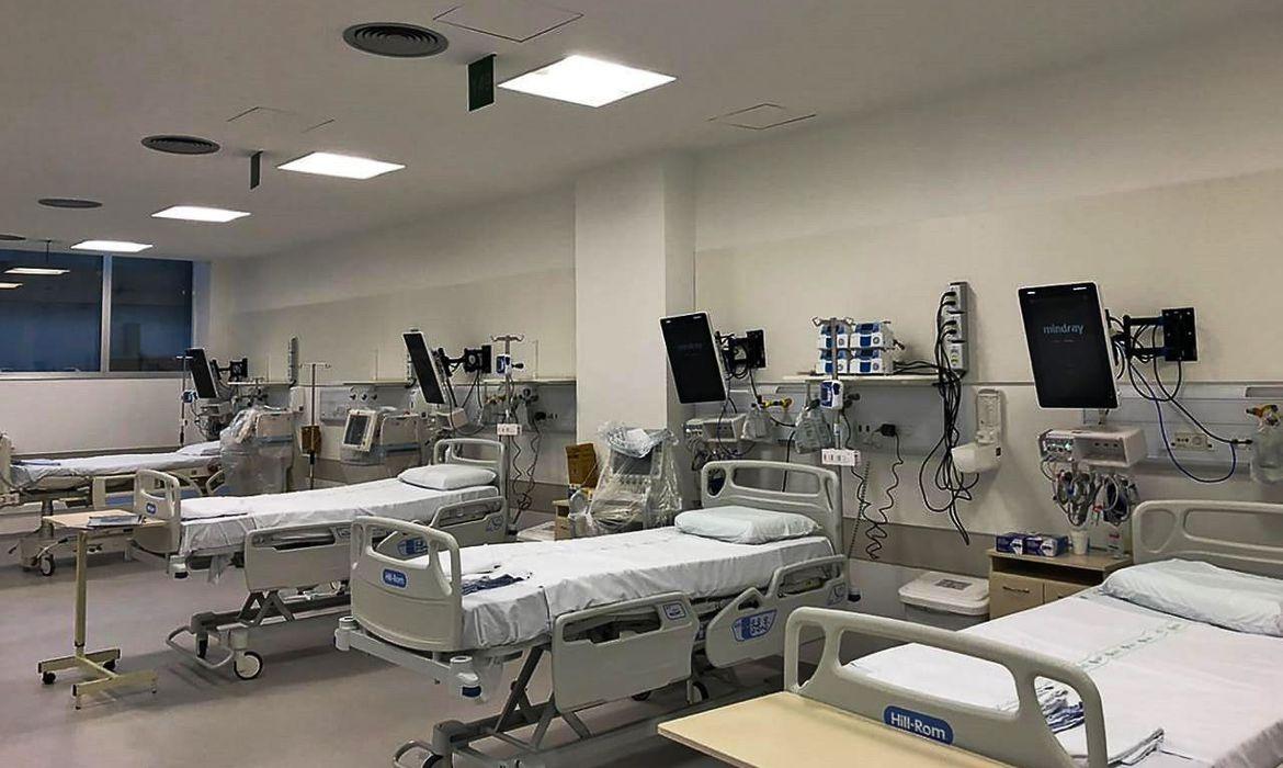 Covid-19: Brasil registra 7,7 milhões de casos e 195,4 mil mortes