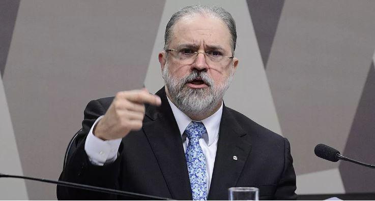 Subprocuradores se revoltam e divulgam nota contra ameaça de 