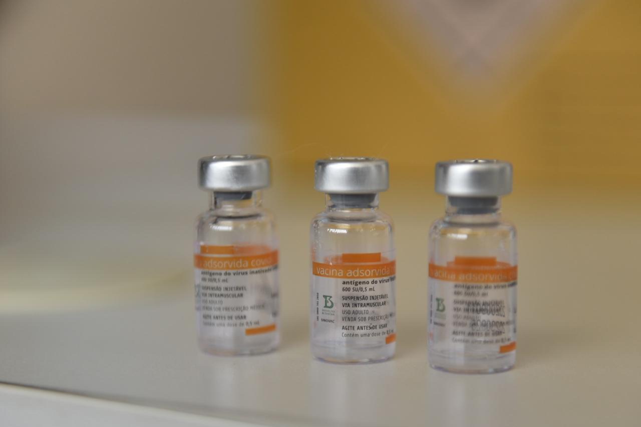Álvaro Dias afirma que RN vai receber mais 51,8 mil doses de vacina até o fim desta semana