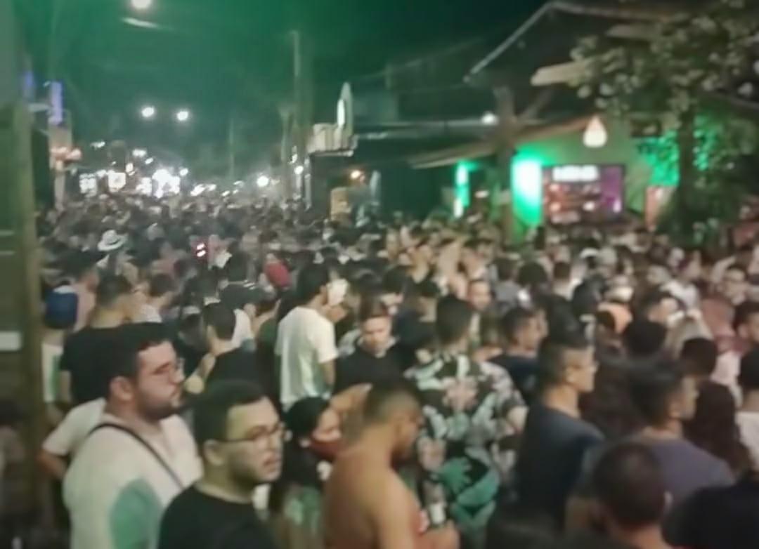 Após aglomerações, prefeito decreta fechamento de bares e restaurantes de Pipa às 22h