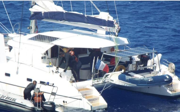 Após sofrer acidente, francês de 71 anos é resgatado de veleiro próximo à costa do RN