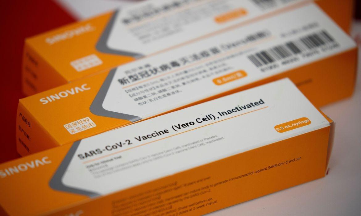 Covid-19: Butantan recebe insumos para 8,6 milhões de doses da vacina