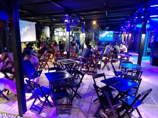 Governo publica decreto que recomenda fechamento de bares e restaurantes às 22h; veja todas as medidas