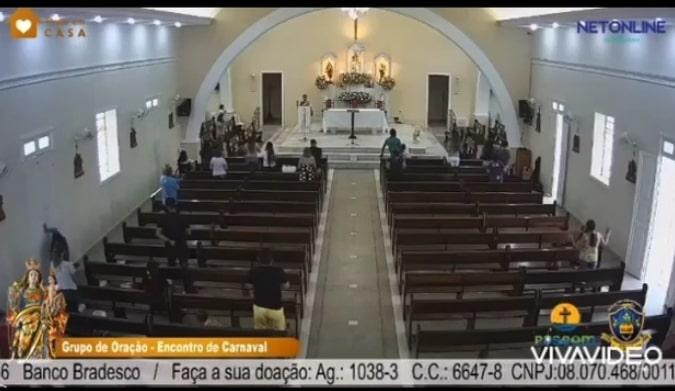 Parte do teto de igreja desaba e assusta fiéis durante celebração no interior do RN