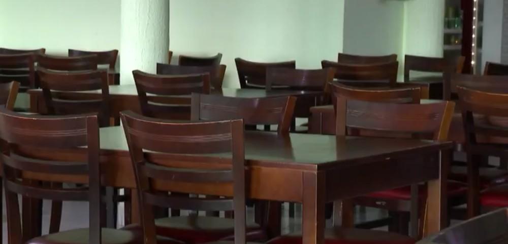 Prefeito de Natal anuncia fechamento de bares e restaurantes às 22h e proibição de música ao vivo