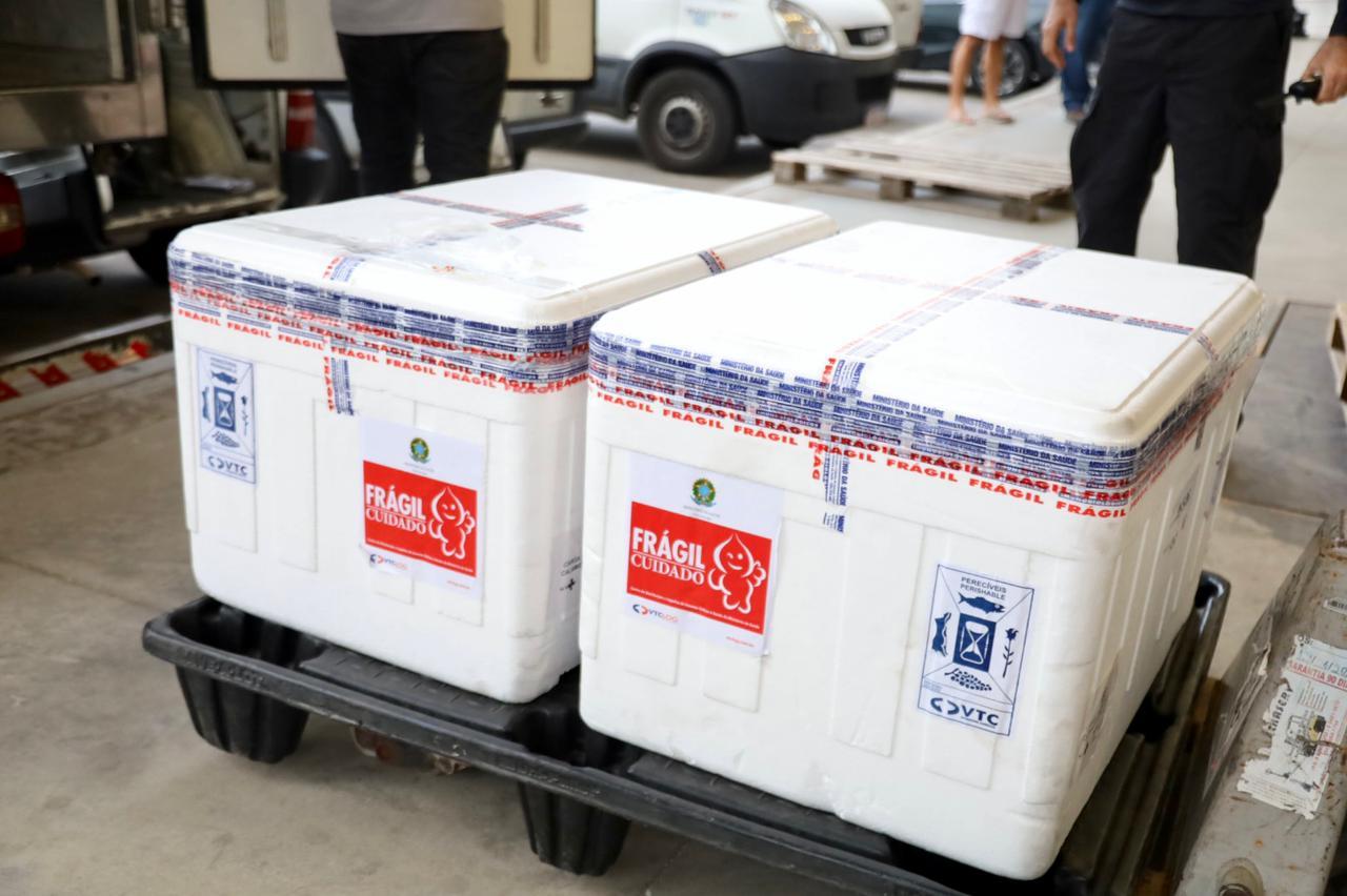 RN recebe doses da vacina da Fiocruz; lote da Coronavac deve chegar nesta quinta-feira