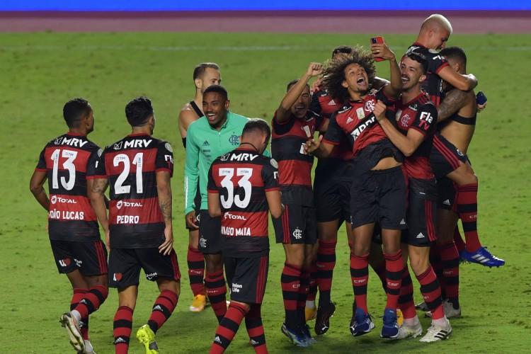 Confira os jogos de futebol deste sábado 27; onde assistir e horários