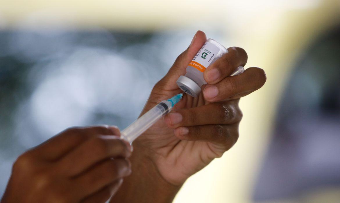 Covid-19: pessoas com HIV/Aids também terão prioridade para vacina