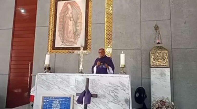 Padre chama Bolsonaro de ‘irresponsável’ e ‘genocida’ durante missa