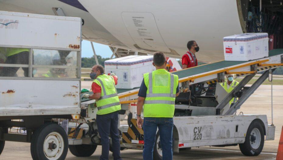 RN recebe novo lote com 66.100 doses da vacina contra a Covid-19 nesta sexta-feira
