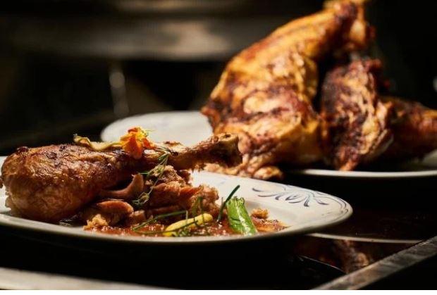 Sem erro e delicioso: prepare a receita do frango assado na cerveja