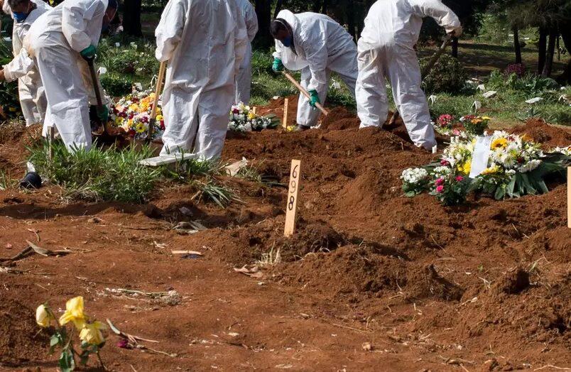 Tendência ainda é de aumentar casos, internações e mortes, diz infectologista