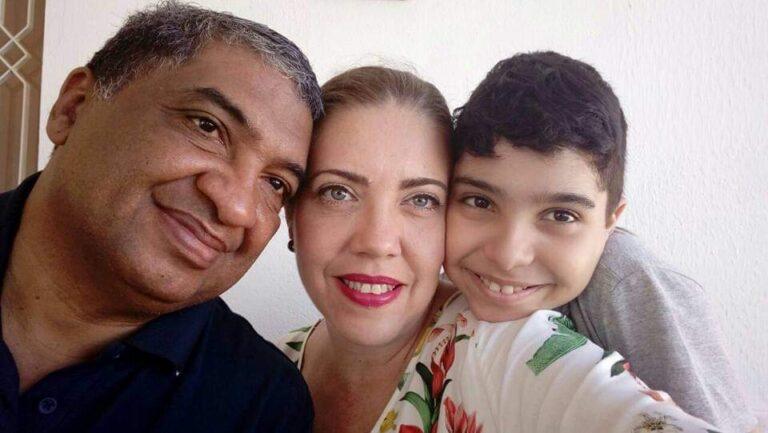 Criança de 12 anos escreve carta para ler na despedida da mãe vítima de Covid-19 em Natal; LEIA