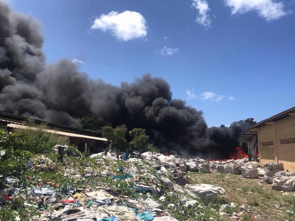 Incêndio destrói depósito de material reciclável na Grande Natal