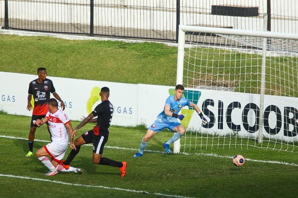 Com um a menos, América-RN vence Santa Cruz de Natal, 