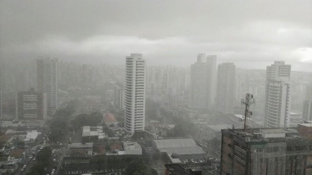 Inmet alerta para chuvas acima de 50 milímetros em Natal e outras 44 cidades do RN