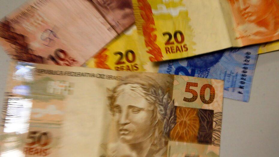 Salário mínimo deve subir para R$ 1.155,55 em 2022