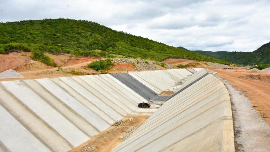 Deputados visitam obras de integração do São Francisco