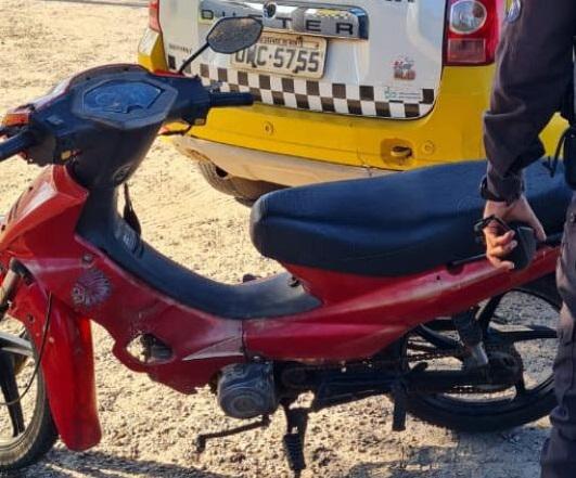 HOMEM TENTA ESCAPAR DE FISCALIZAÇÃO, MAS É ALCANÇADO E DETIDO PELO CPRE EM NÍSIA FLORESTA