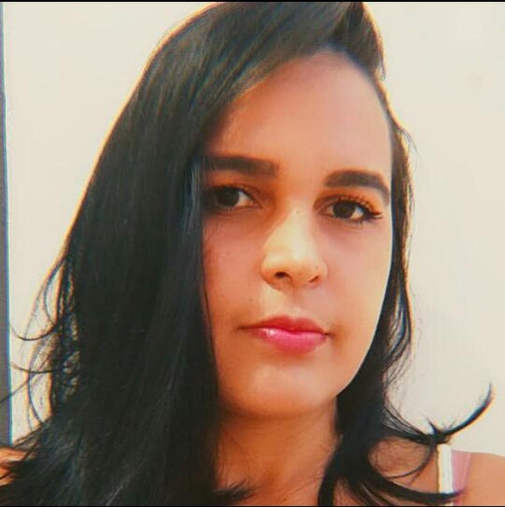 Mulher é morta a facadas dentro de condomínio onde morava na Grande Natal; ex-marido é principal suspeito
