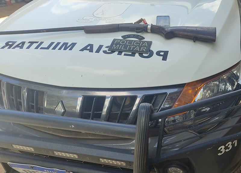 POLÍCIA MILITAR APREENDE ARMA DE FOGO E DETÉM PARTICIPANTES DE FESTA EM NÍSIA FLORESTA