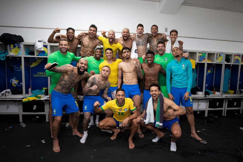 Virada brasileira tem ira de Tite, pose em vestiário e provocação de Richarlison: 