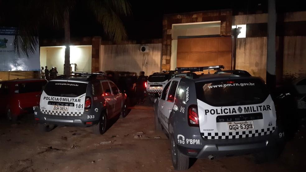 Adolescentes entram em conflito, queimam colchões e quebram celas em centro socioeducativo na Grande Natal