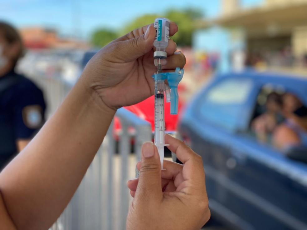 Natal começa vacinação de pessoas com 37 anos ou mais contra Covid nesta segunda (12)