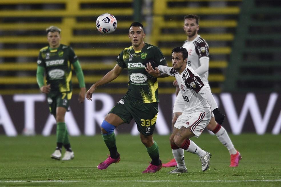 Nem de Ceni, nem de Renato: um Flamengo sem identidade venceu na Argentina