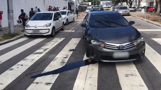 Sem habilitação, jovem de 19 anos atropela homem e atinge outros dois veículos na Zona Leste de Natal