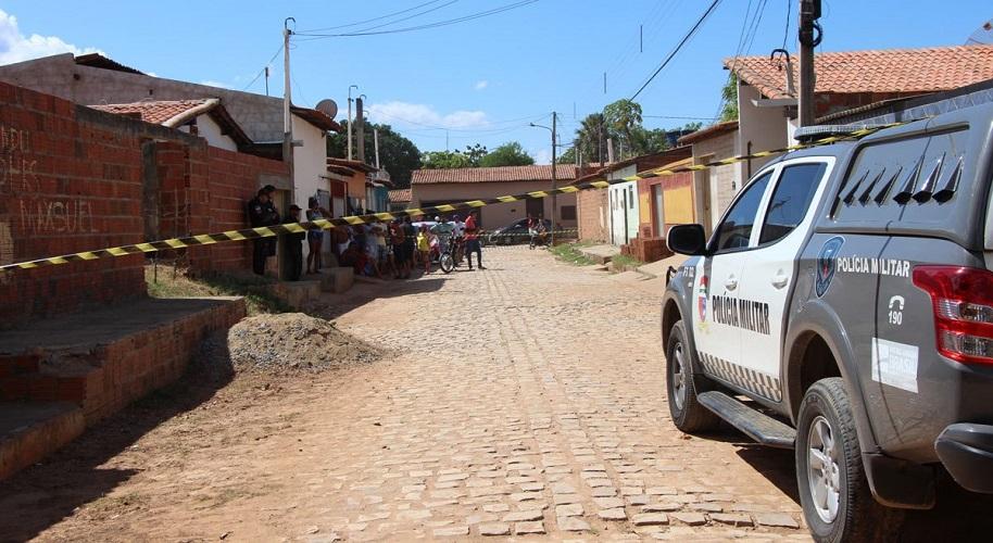 Adolescente e jovem de 22 anos são assassinados dentro de casa em Mossoró; outras duas pessoas foram baleadas