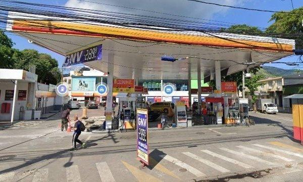 Briga entre militar e taxista em posto de gasolina deixa 3 baleados